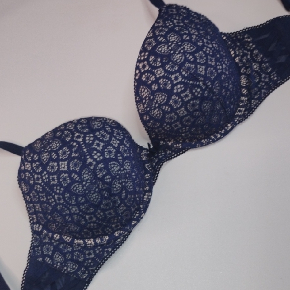 Victoria's Secret Navy Blue Dream Angel Floral Lace Bra Padded Underwire Size 32 - Picture 5 of 7